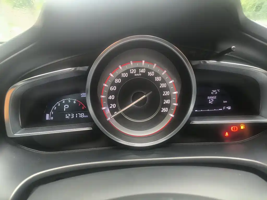 Mazda 3 Axela 2015