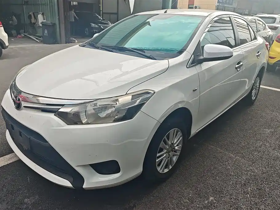 Toyota Vios 2015 — фото 1