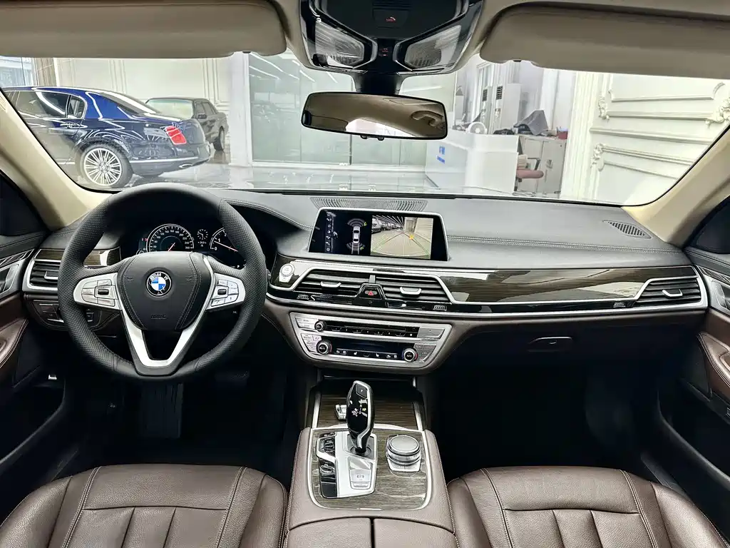 BMW 7 Series 2016 — фото 8