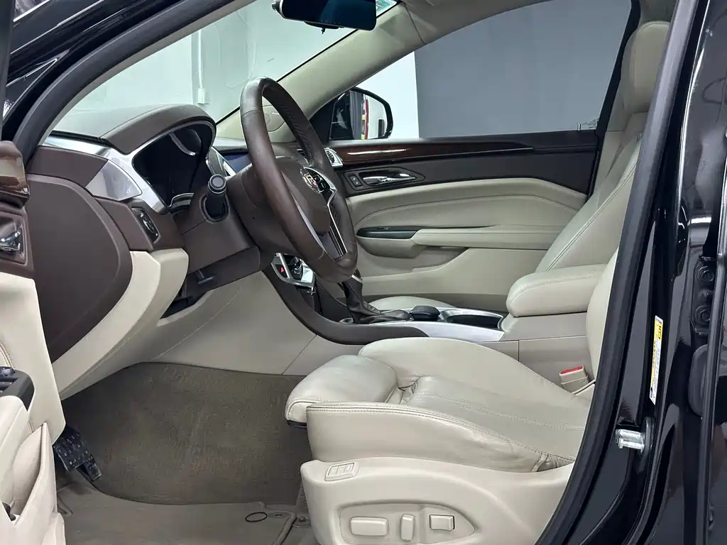 Cadillac SRX 2016 — фото 8