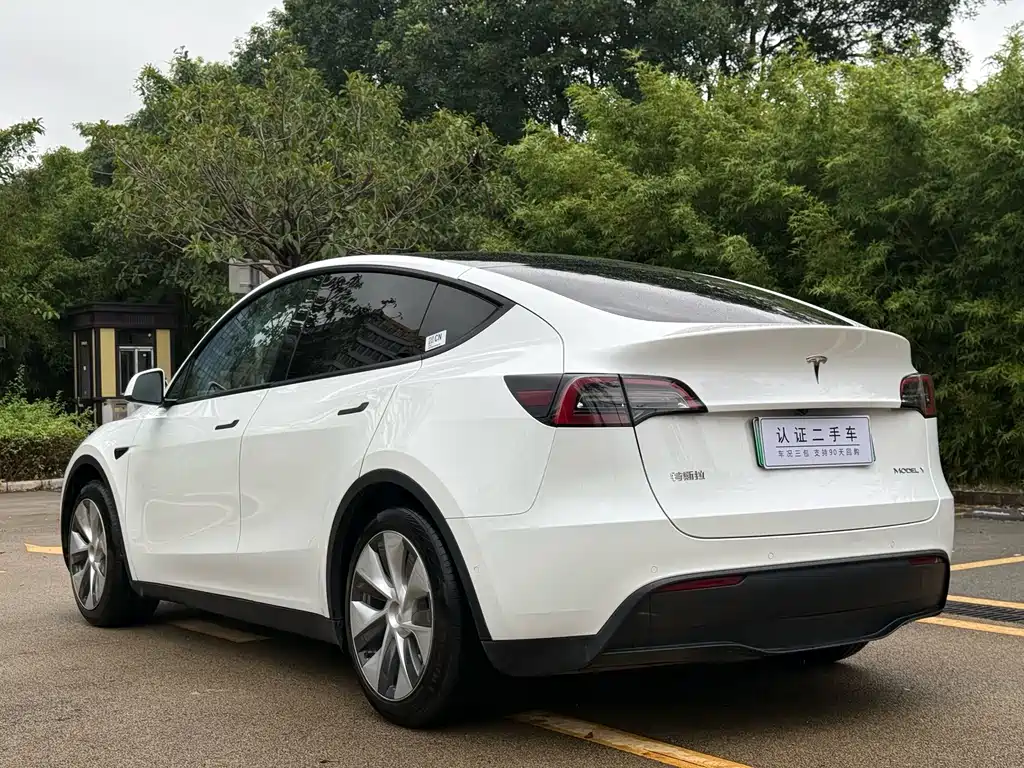 Tesla Model Y 2022 — фото 13