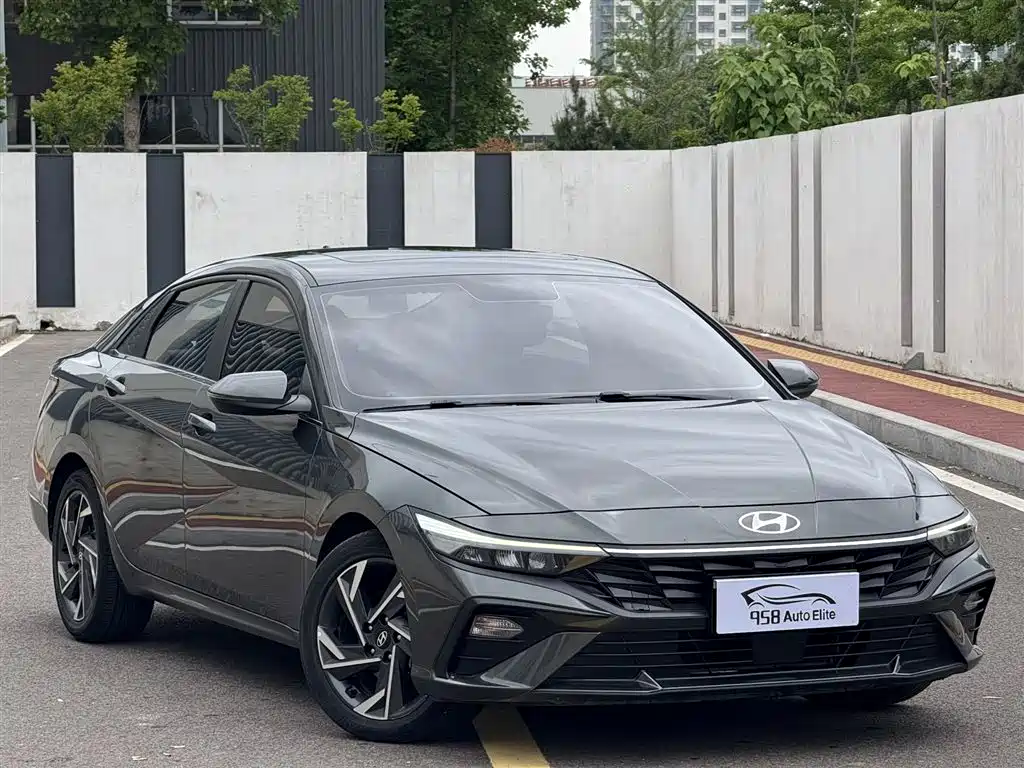 Hyundai Elantra 2023 — фото 3