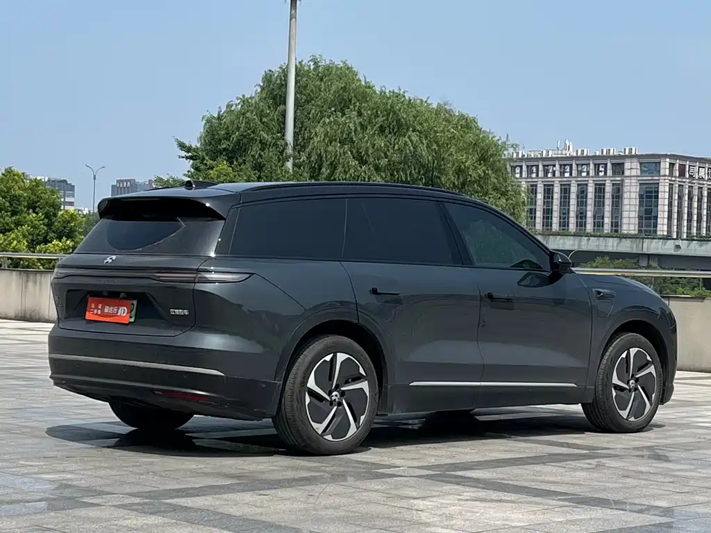 NIO ES8 2023