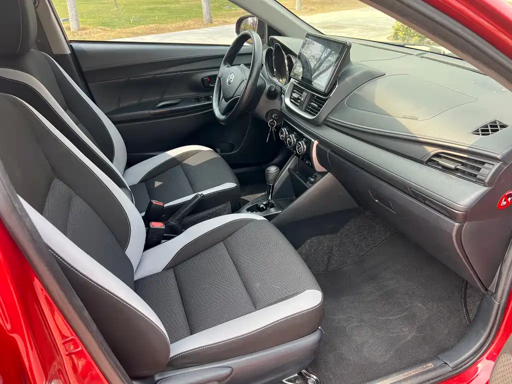 Toyota Yaris L 2019 — фото 16