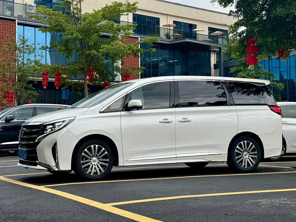 GAC Motor Trumpchi M8 2022 — фото 3