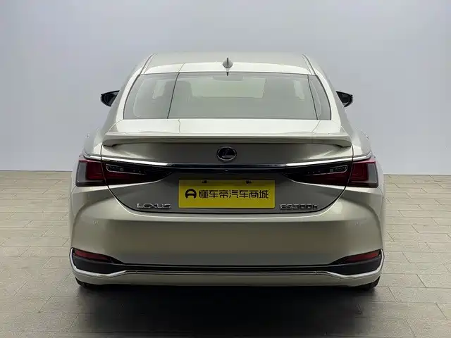 Lexus ES 2020 — фото 6