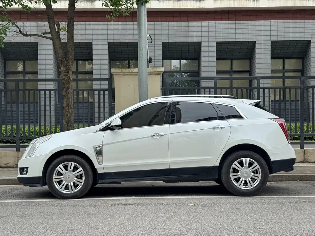 Cadillac SRX 2013 — фото 4
