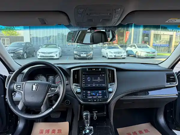 Toyota Crown 2018