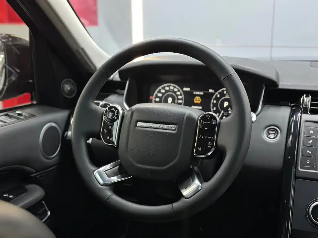 Land Rover Discovery 2018 — фото 13
