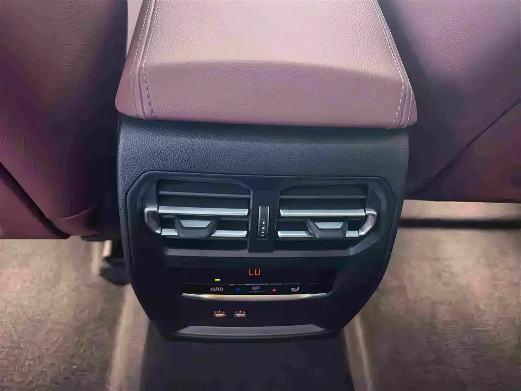 BMW 3 Series 2025 — фото 12