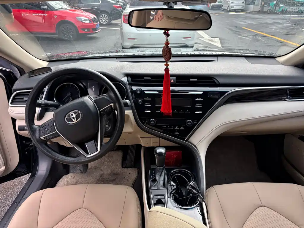 Toyota Camry 2018 — фото 8