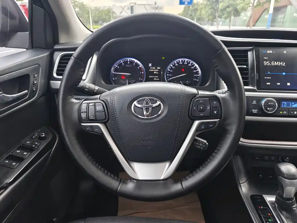 Toyota Highlander 2020 — фото 12