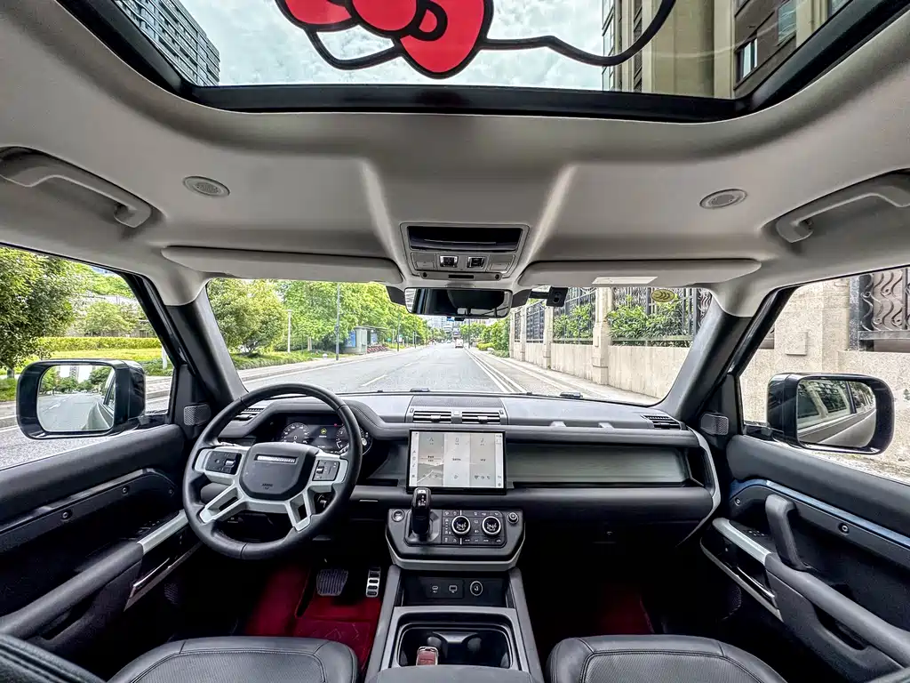 Land Rover Defender 2023 — фото 12