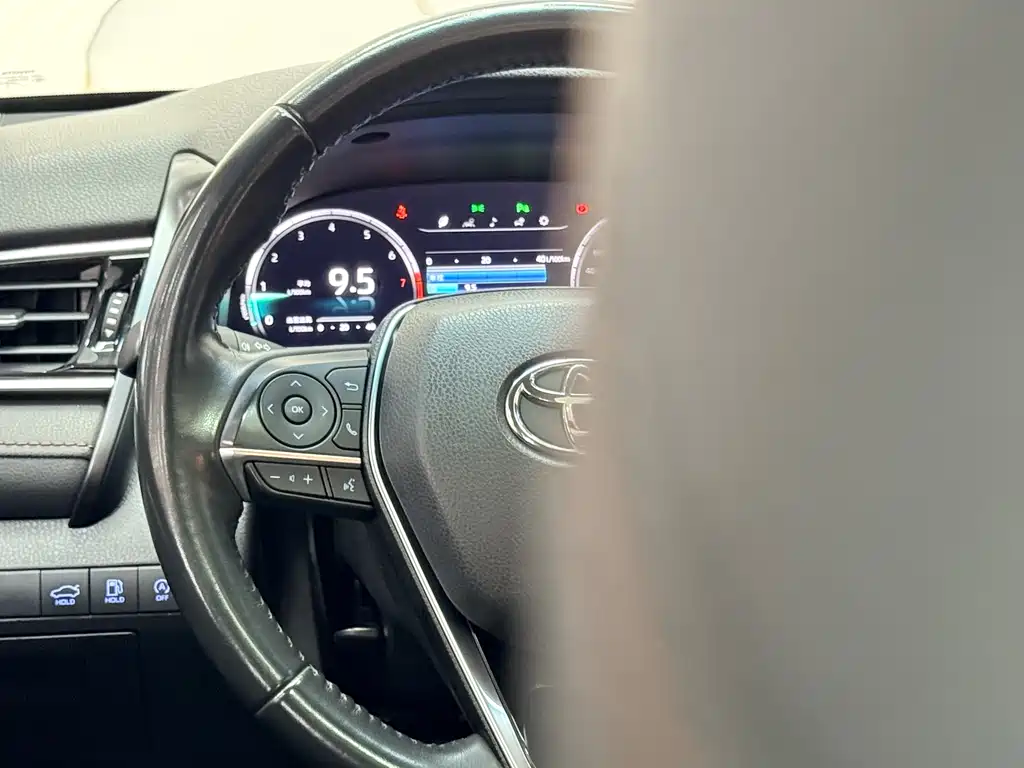 Toyota Camry 2022 — фото 13