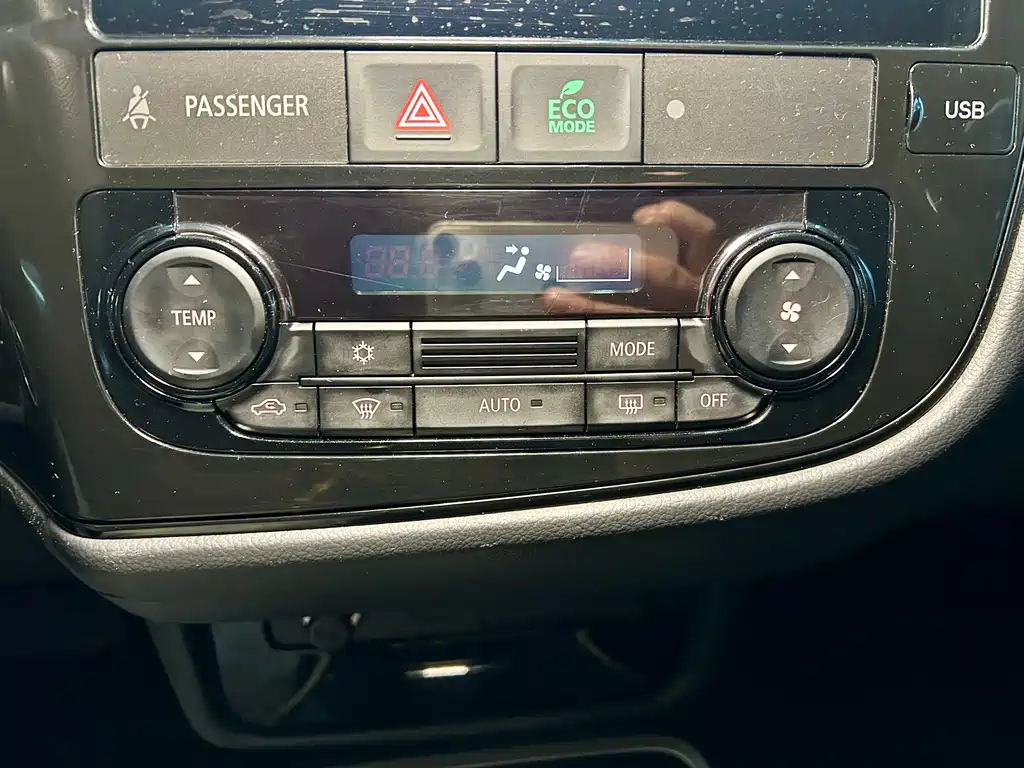 Mitsubishi Outlander 2022 — фото 18