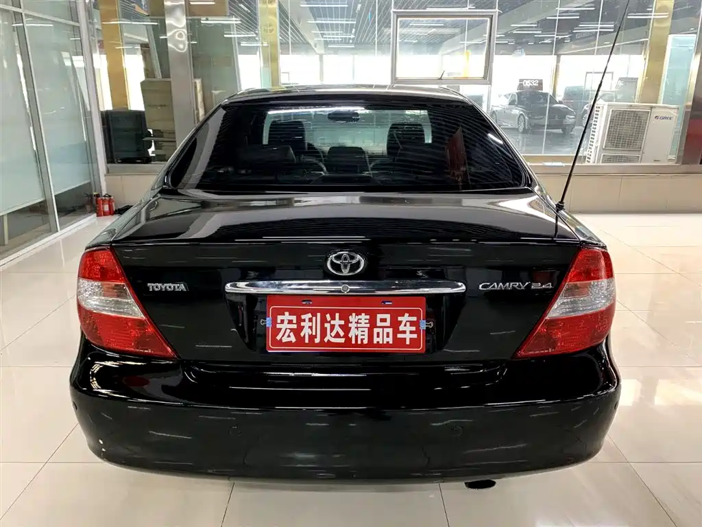Toyota Camry 2004 — фото 10