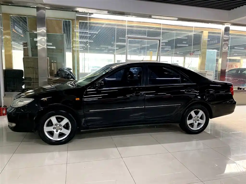 Toyota Camry 2004 — фото 11
