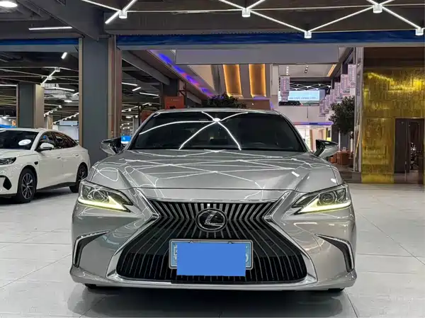 Lexus ES 2019