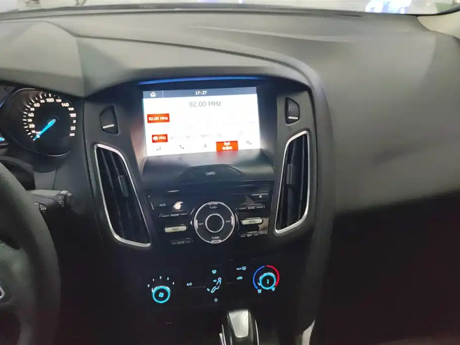Ford Focus 2018 — фото 13