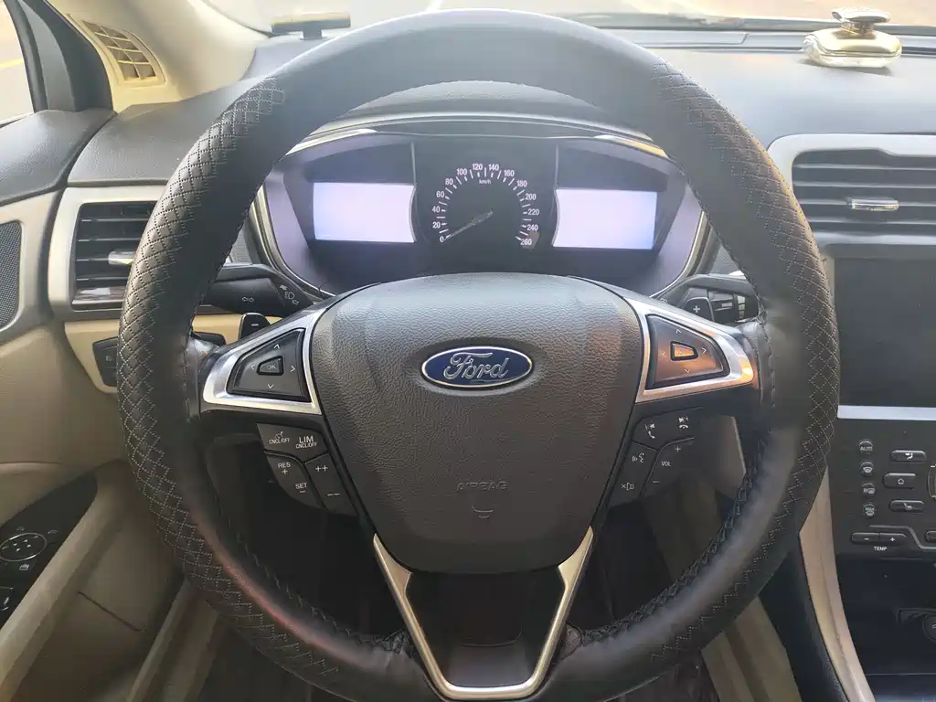 Ford Mondeo 2015 — фото 14