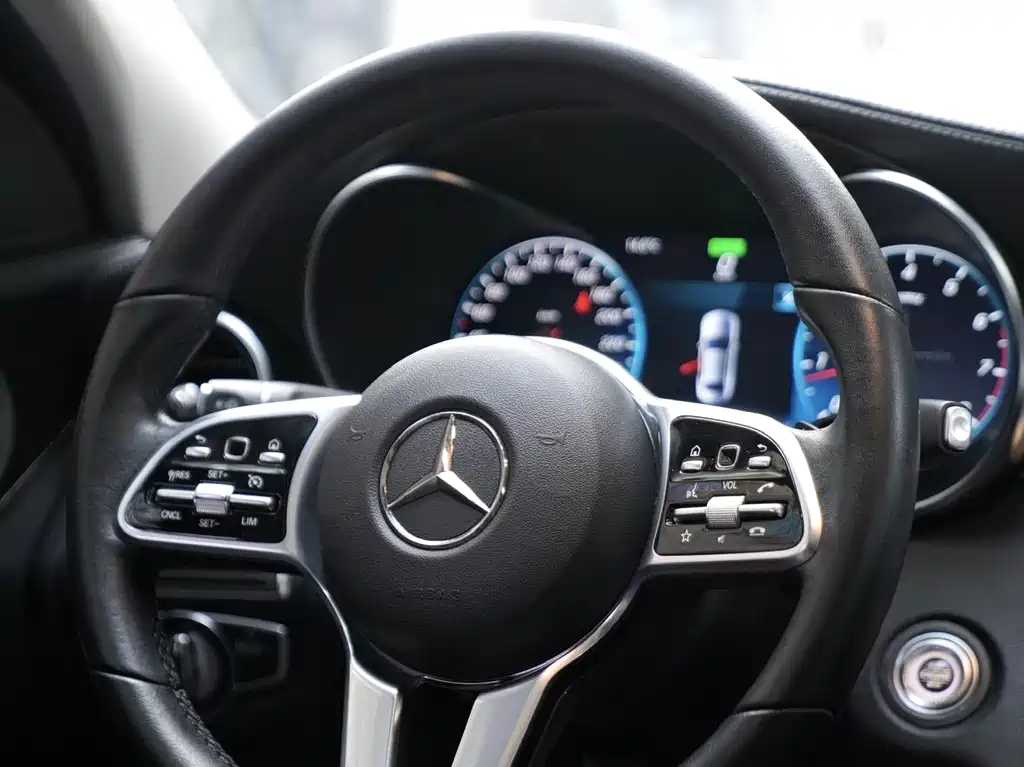 Mercedes-Benz C-Class 2019 — фото 16
