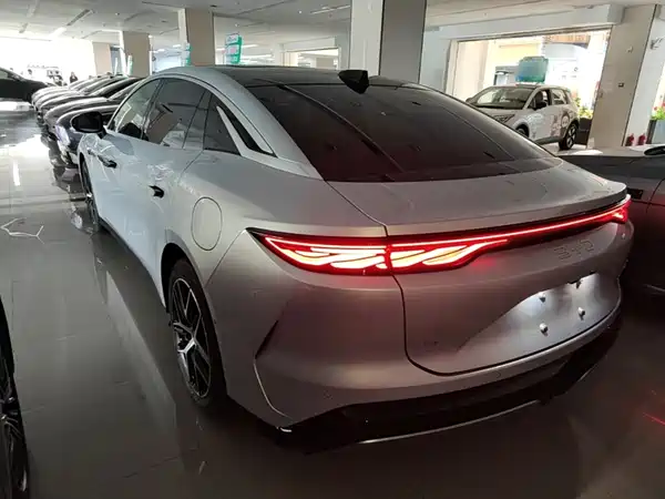 BYD Han L 2025