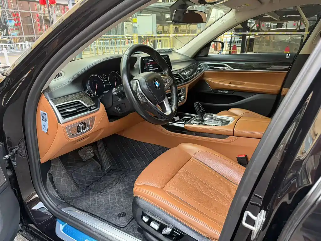 BMW 7 Series 2018 — фото 4