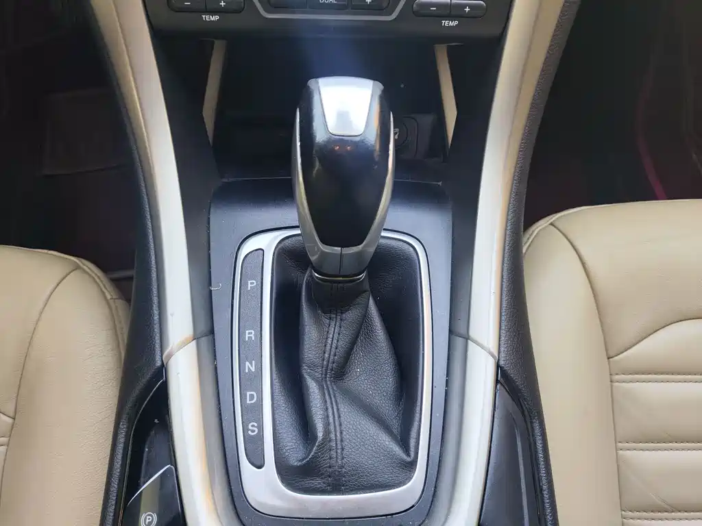 Ford Mondeo 2015 — фото 13