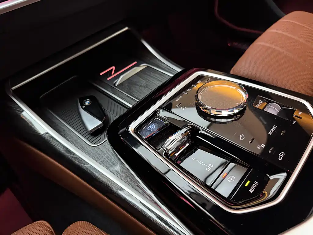 BMW i7 2023 — фото 16