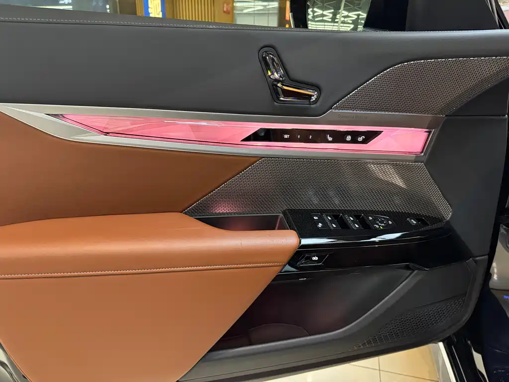 BMW i7 2023 — фото 9