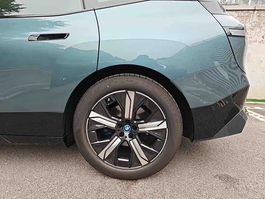 BMW iX 2025