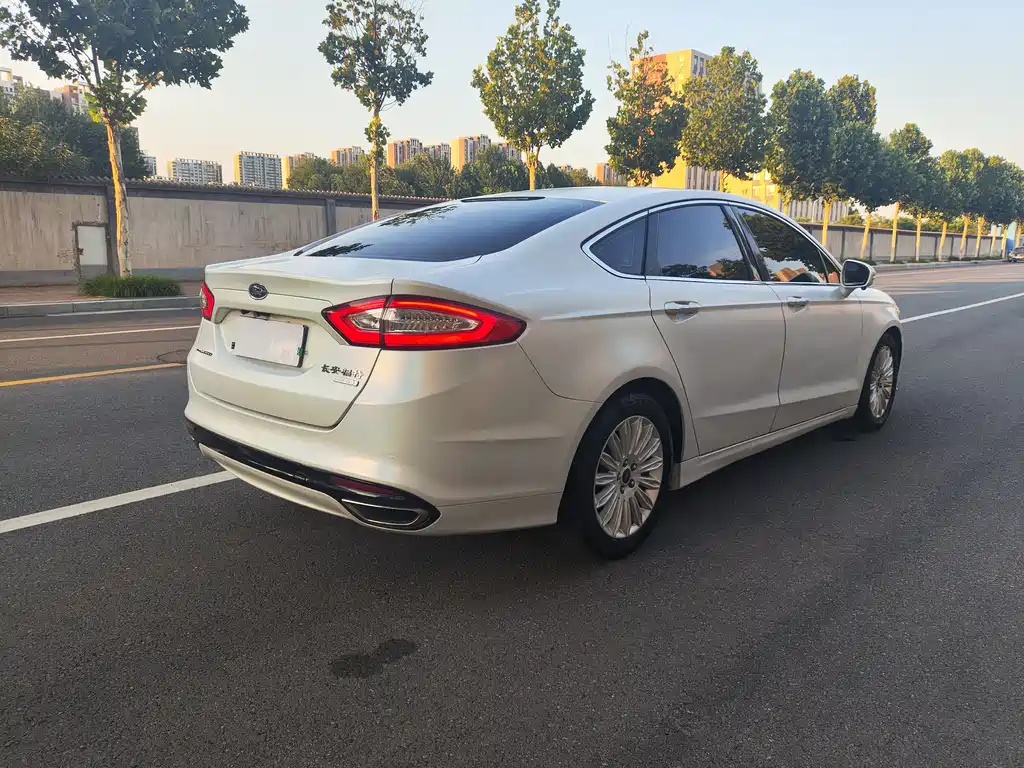 Ford Mondeo 2015 — фото 18