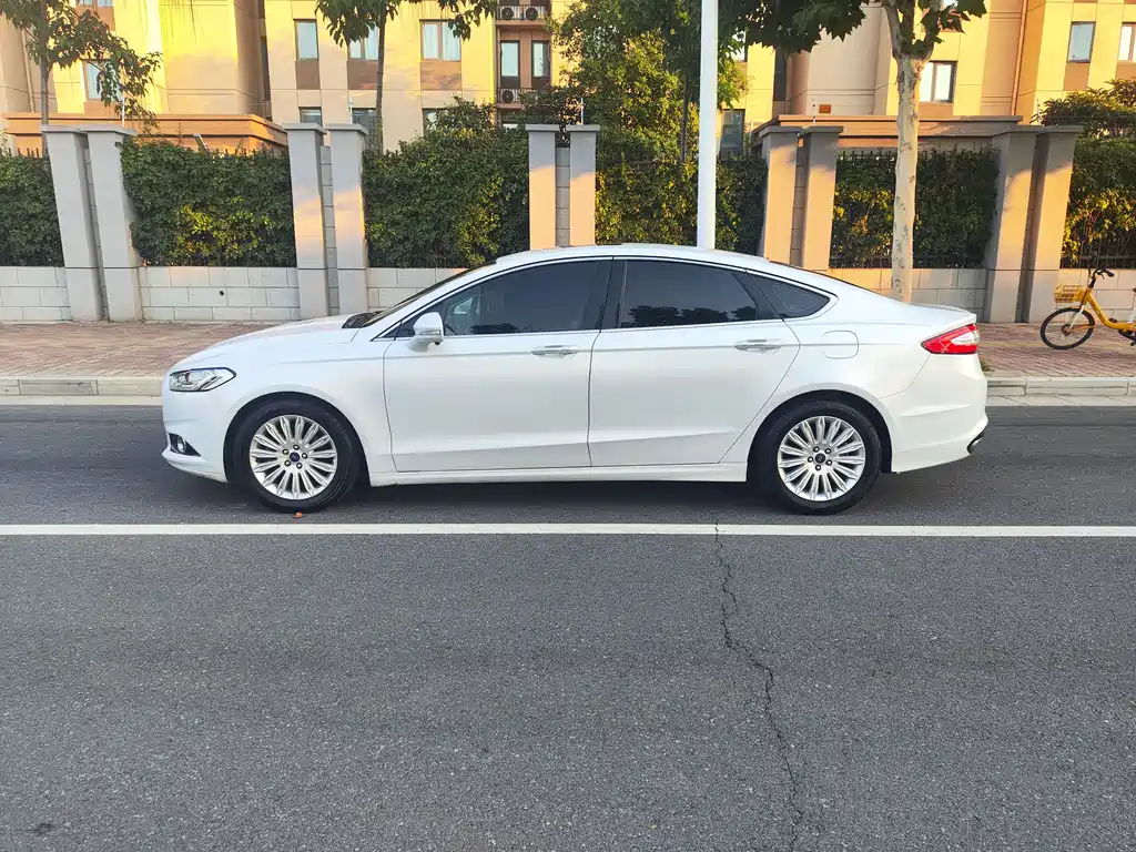 Ford Mondeo 2015 — фото 21