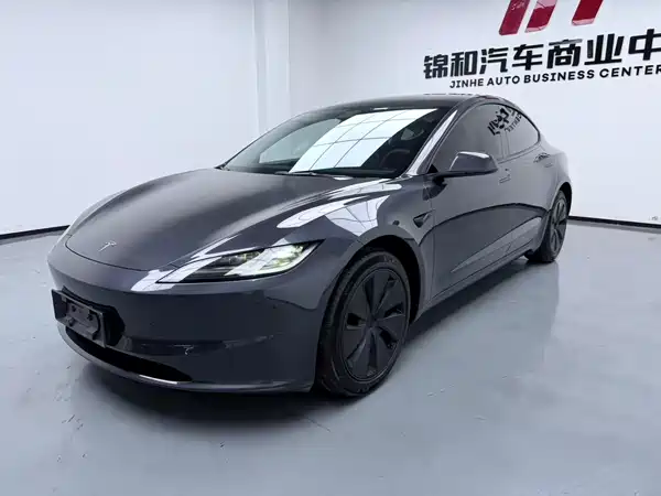 Tesla Model 3 2024
