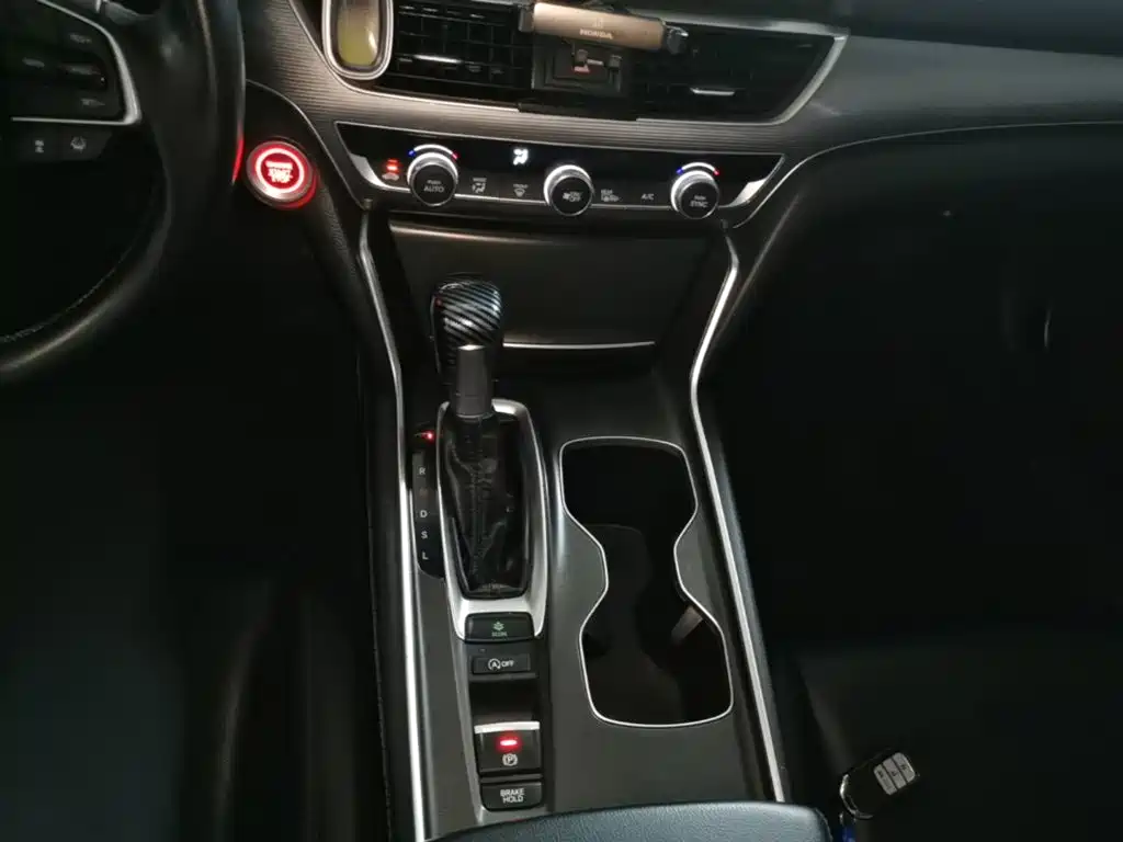 Honda Accord 2020 — фото 14