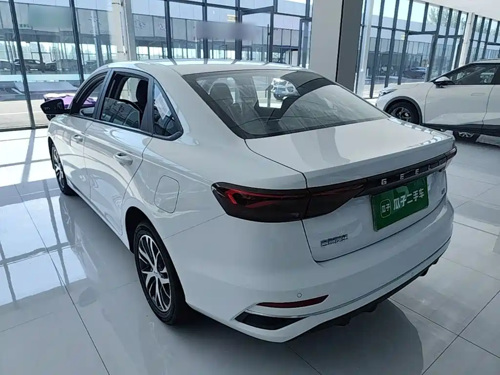 Geely Emgrand 2024
