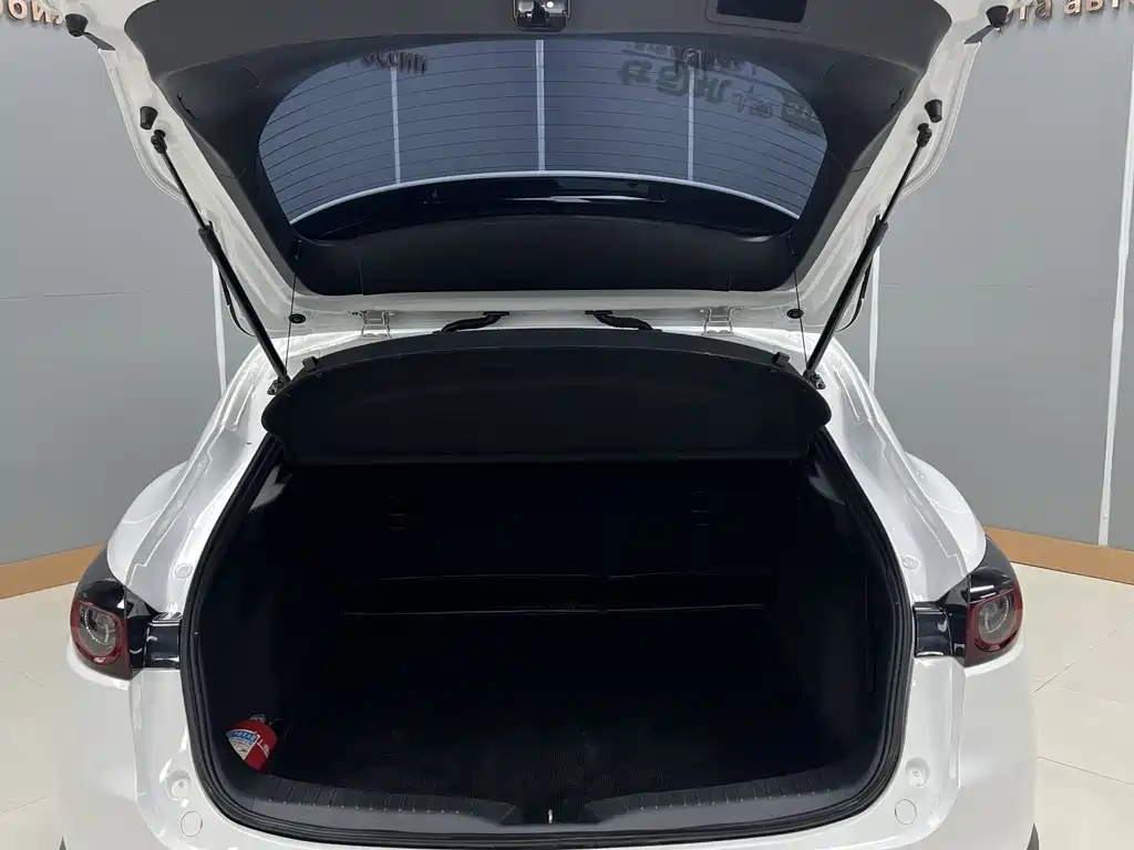Mazda CX-4 2023 — фото 16