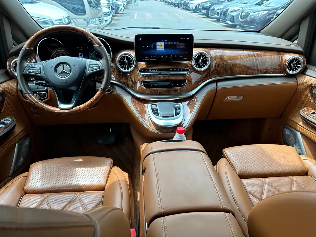 Mercedes-Benz V-Class 2025 — фото 12