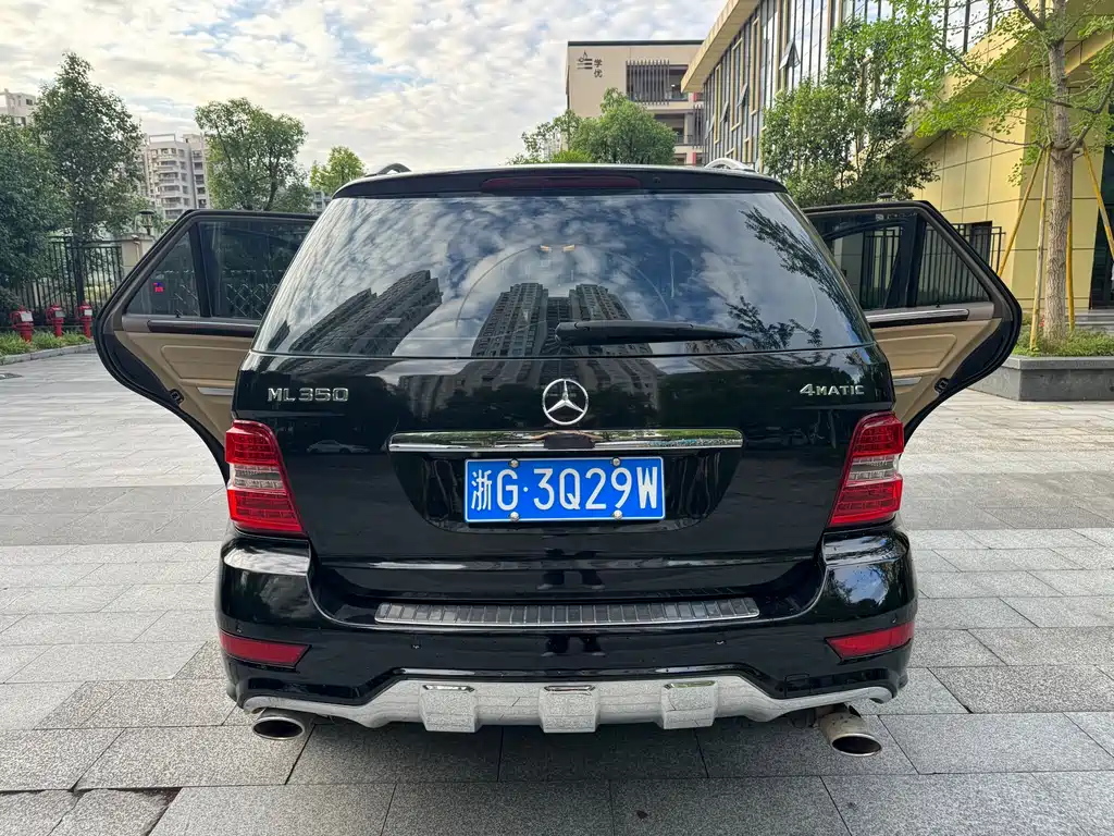 Mercedes-Benz M-Class 2010 — фото 14
