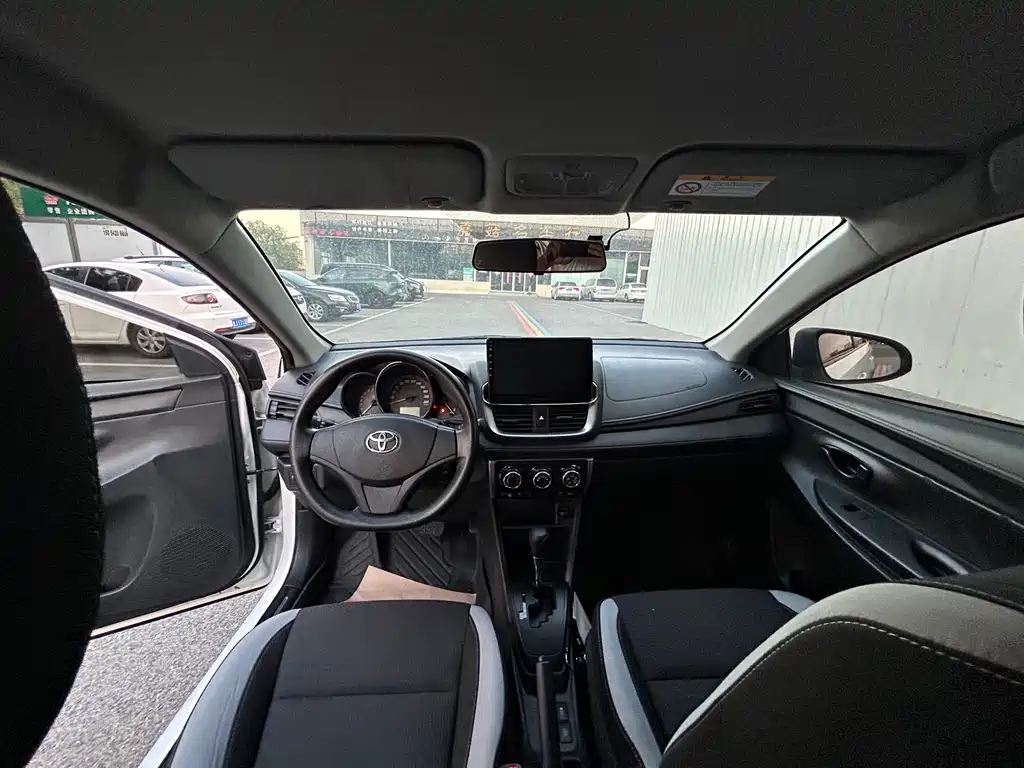 Toyota Yaris L 2021 — фото 12