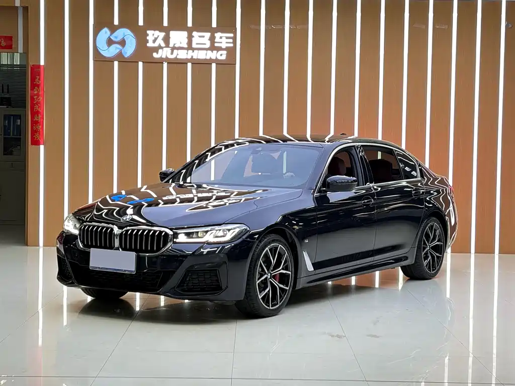 BMW 5 Series 2022 — фото 1