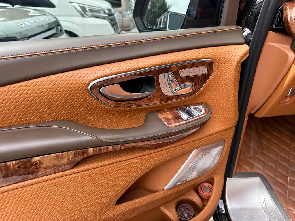 Mercedes-Benz V-Class 2025 — фото 10