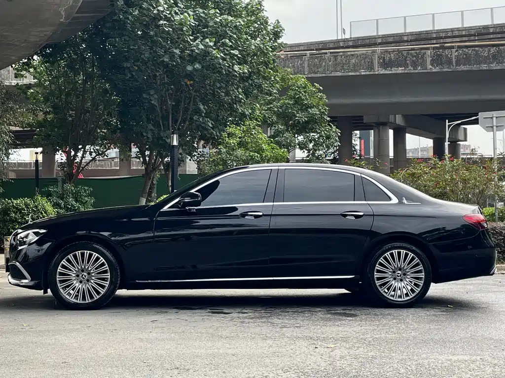 Mercedes-Benz E-Class 2022 — фото 3
