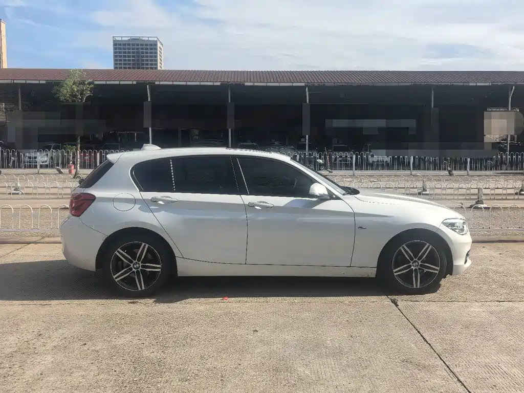 BMW 1 Series 2018 — фото 8