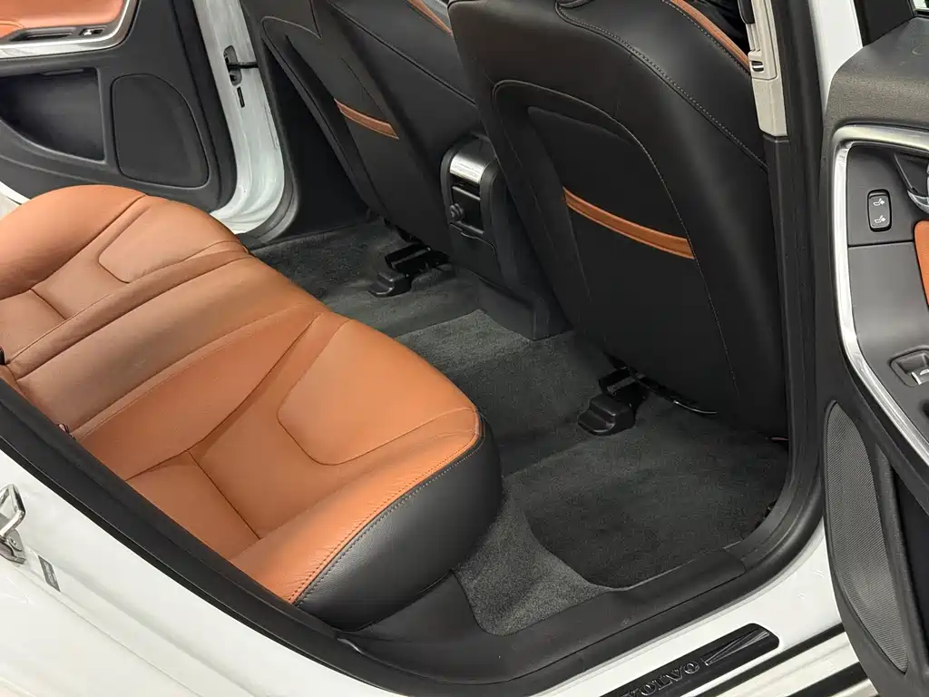 Volvo S60 2017 — фото 15