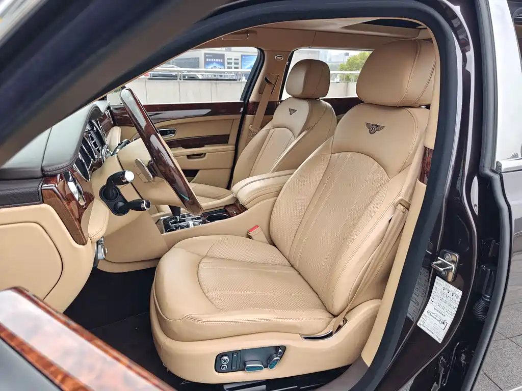 Bentley Mulsanne 2019 — фото 18