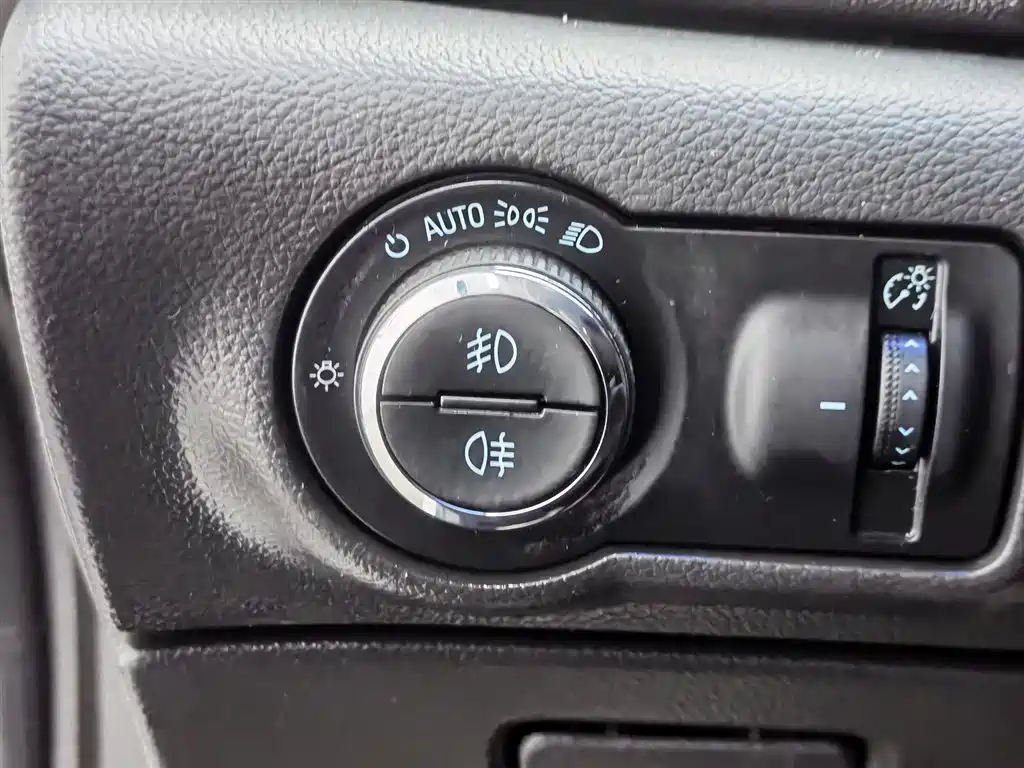 Buick Excelle 2014 — фото 21