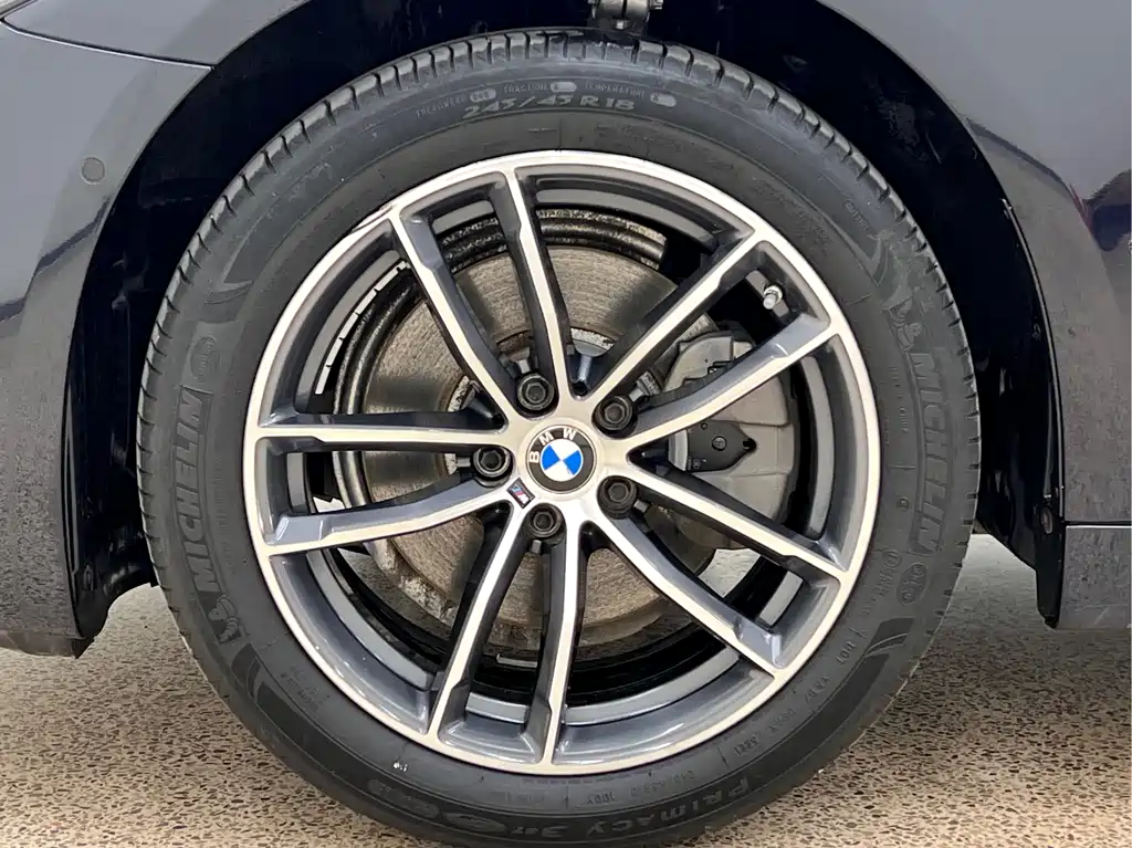 BMW 5 Series 2022 — фото 12