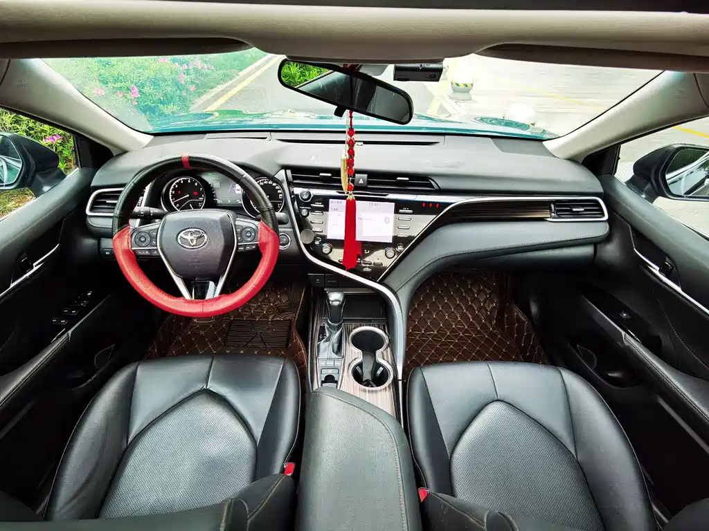 Toyota Camry 2019 — фото 10