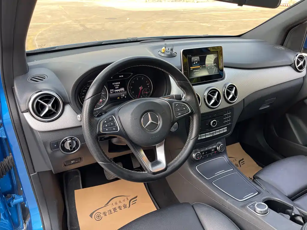 Mercedes-Benz B-Class 2016 — фото 10